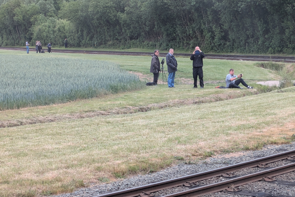 Enthusiasts With Their Cameras At Statfold